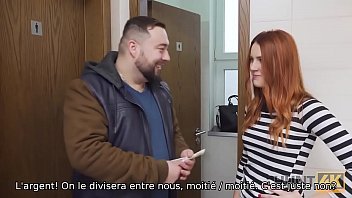 il se branle devant la femme de mnage