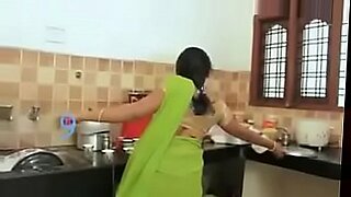 desi-girl-navel-romance