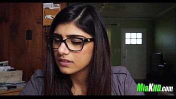 mia khalifa screams loud