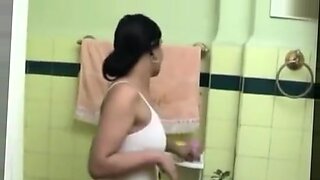 ebony piss and squirt