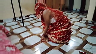 anita90xxx-saree-utha-ke