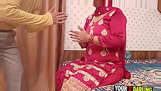 maid-bhabhi-pleading-devar