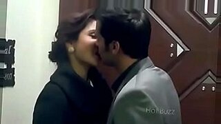 xxx hot vajayena kiss