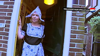 stief-moeder-met-geile-dikke-tieten-betrapt-stiefzoon