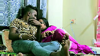 wife-cheating-behind-her-husband