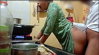 indian sumall boy sex with big lady