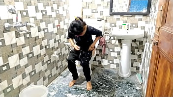 indian desi girls sawer in bathroom