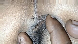 سكس-بنت-مراهقه-نايم-اخوها-يهيج-عليها