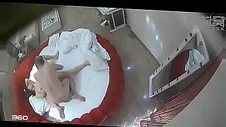 going-around-with-his-wife-to-fuck-his-wife-with-a-foreigner