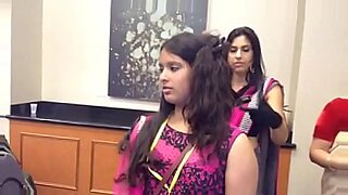 bhabhi-remove-blouse-porn