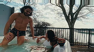 isla-mon-hot-tub-in-the-winter