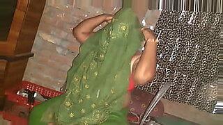 indian-aunty-both-captured-secretly-while-washing