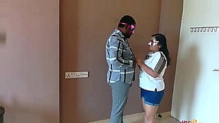 spy-in-bhabhi-bathroom