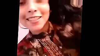 suzen-touching-her-pussy-zambuan-girl