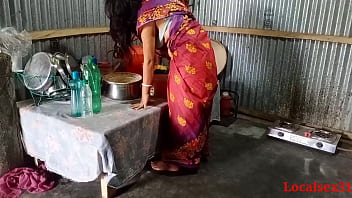 sunny leone in red saree