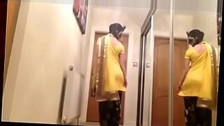 handsome-guy-masturbates