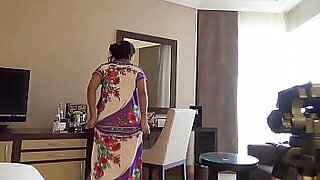 madre hijo en hotel duermen juntos terminan follando