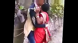 indian-gf-lip-kiss-sex