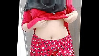 indian-small-girls-remove-clothes