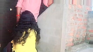 pregnant-barefoot-women-ebony-29outie-belly-button-festie