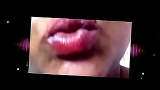 journey-teen-side-of-bed-gum-shot