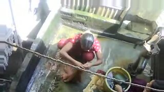 indian pregnant maid bathing in hidden cam