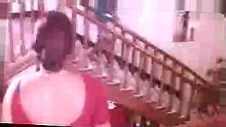 tamil-aunty-romance-boobs-press