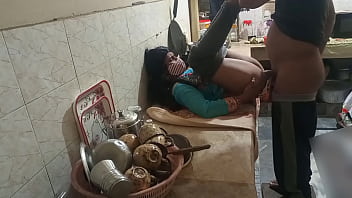 grabo mientras se cojen mi vieja en su primer swinger