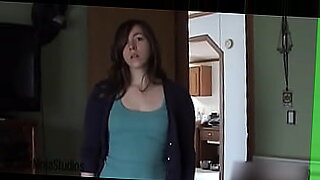 finger-fucking-step-daughter-well-watching-tv-infront-of-mom