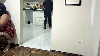 video porno cachando con mi vesina cuando su marido duerme delante de eya