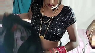 blouse-removing-bhavi