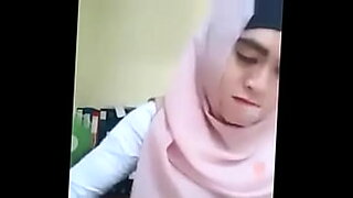 tudung pegang tetek sekolah