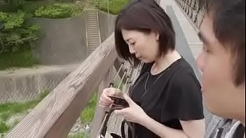 asian girl knows how to give a blow