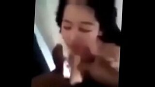 abg indonesia masturbasi di kamar mandi