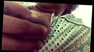 malay-girl-showing-her-boobs