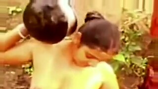 desi bhavi bath video