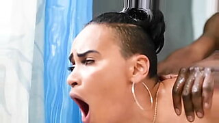 pinay-young-shower
