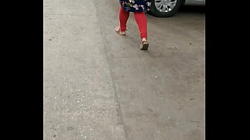 indian aunty showing boobs in auto through window in highway road