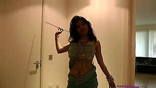 pakistani-girl-dance-with-dong