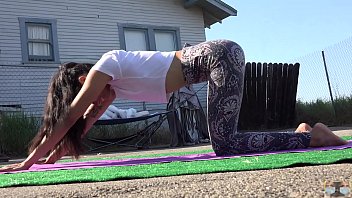 the girl fucked by yoga sir during yoga class