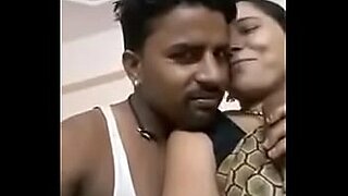 indian aunty showing boobs in auto through window in highway road