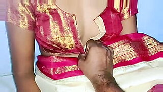 red-saree-girl-masterbating