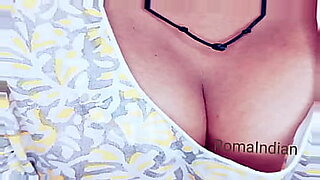 desi-cleavage-scene