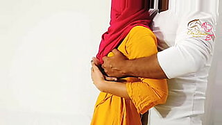girl-excopesing-her-body