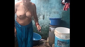 son is bathing in bathroom mother in law is come to tempt sex video