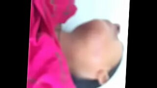 mona-vabi-show-pussy