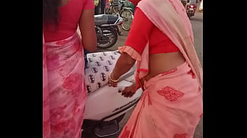 indian aunty showing boobs in auto through window in highway road