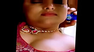 aunty-navel-romance