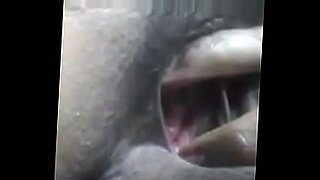 black-singer-showing-pussy
