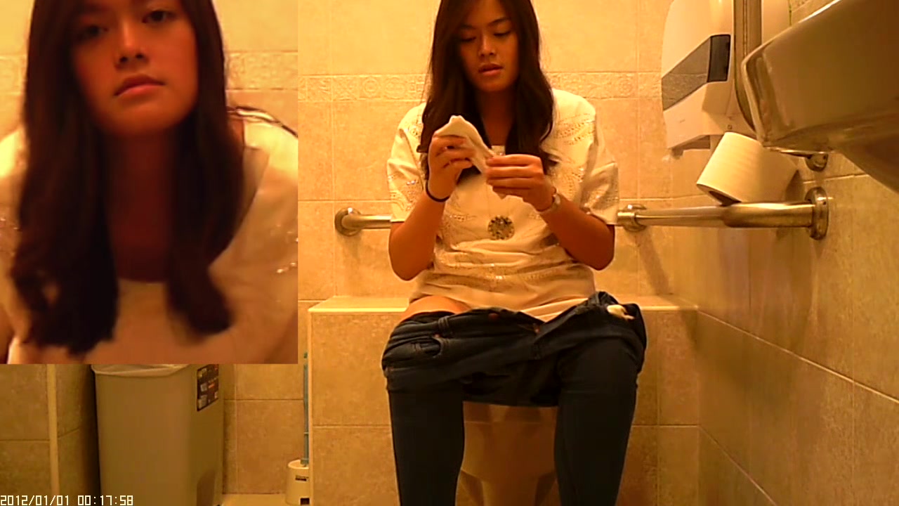 riyal mom pee in toilet